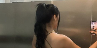 Soy Zoe joven delgada nalgona de hermoso rostro