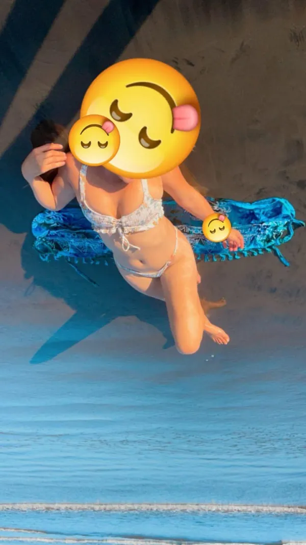 Carla Avatar Bg