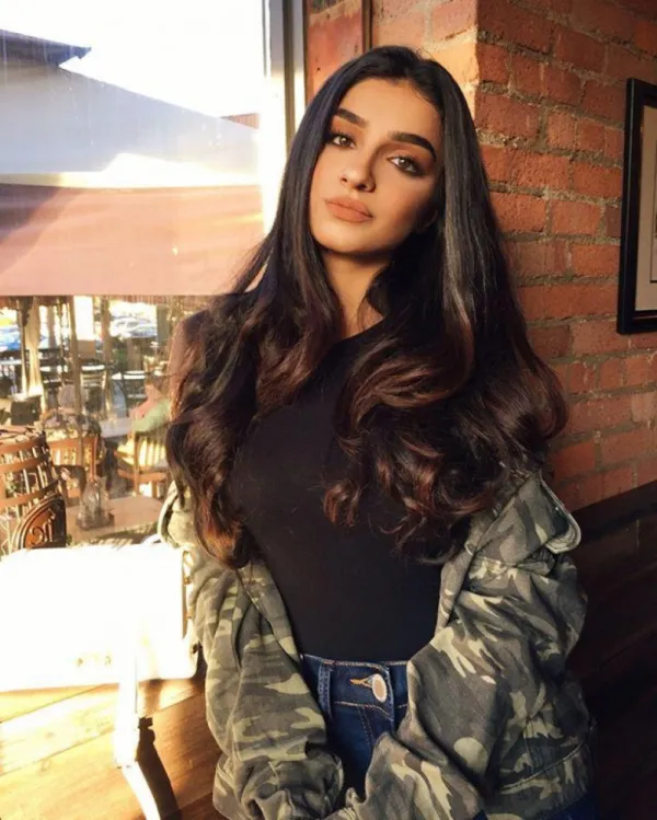 Naina Avatar Bg