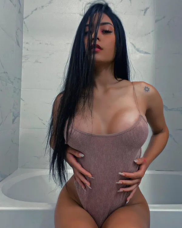 Luisa Fuentes Avatar Bg