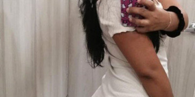 Mía una guapa chica debutante que te invita a probar su servicio VIP