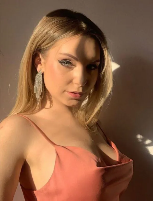 LaperlaEscort Avatar Bg