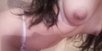 Modelo sexy Modelo cabello largo cuerpo hermoso dispuesta a complasert