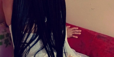 Gloria la morena cabellera cariñosa tratable amable y atractiva