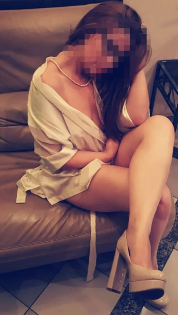 Romina Avatar Bg