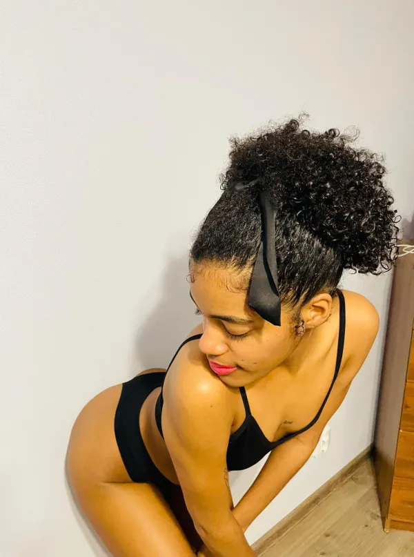 Débora Avatar Bg