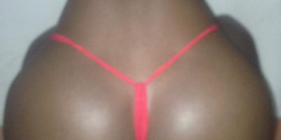 Une jolie africaine vous propose des massage a domicile satisfaction assuré