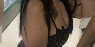 Hola bueno noche soy alta blanquita con el cabello lago