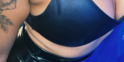 Soy cubana de piel morena tengo 22 años y lindo cuerpo