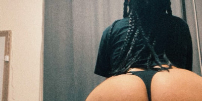 Chica cubana de 21 años blanca de piel de pelo largo