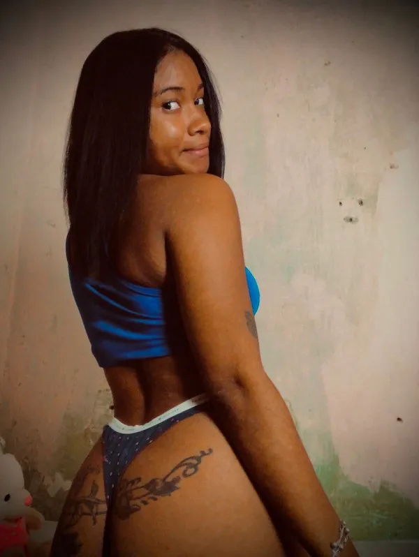 Laura Avatar Bg