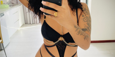 Dama de compañía disponible las 24 horas