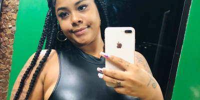 Hola soy cubana vivo en surinam soy una chica muy sexy con senos grandes y un culo muy bonito