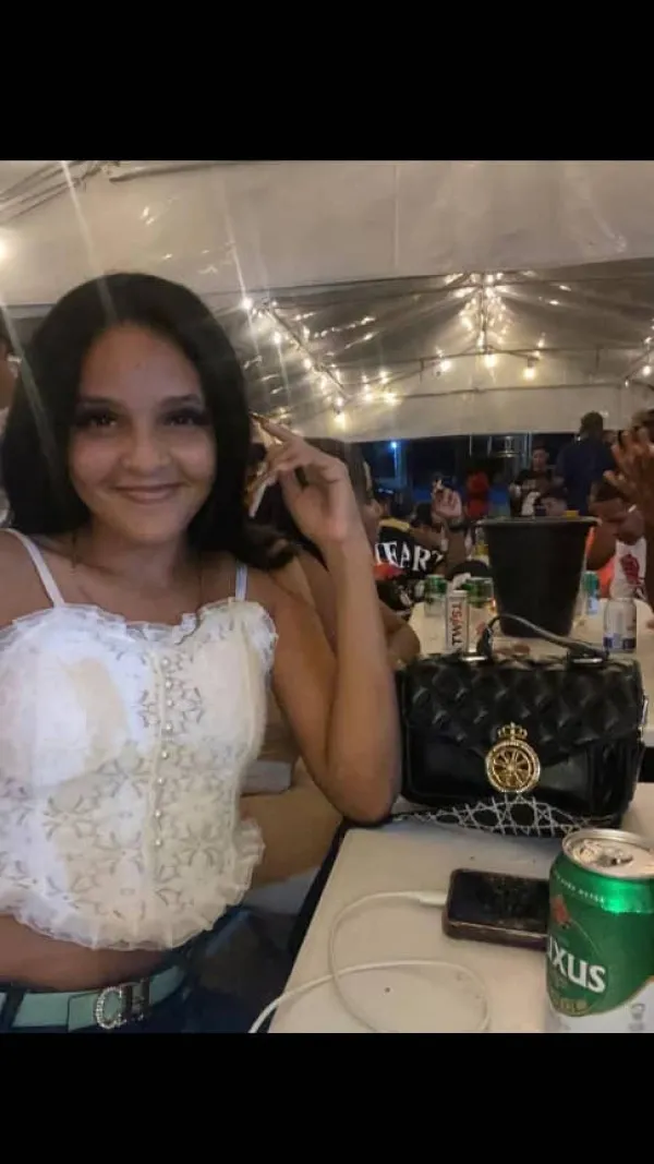 Monika Fernández Avatar Bg