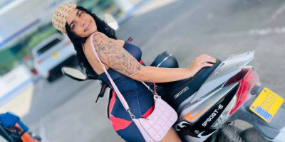 Peli Risa disponible para complacer su fantasia