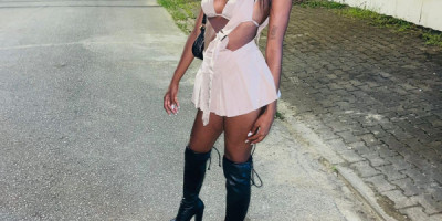 Mulatica delgada con buen cuerpo y disponible las 24 horas