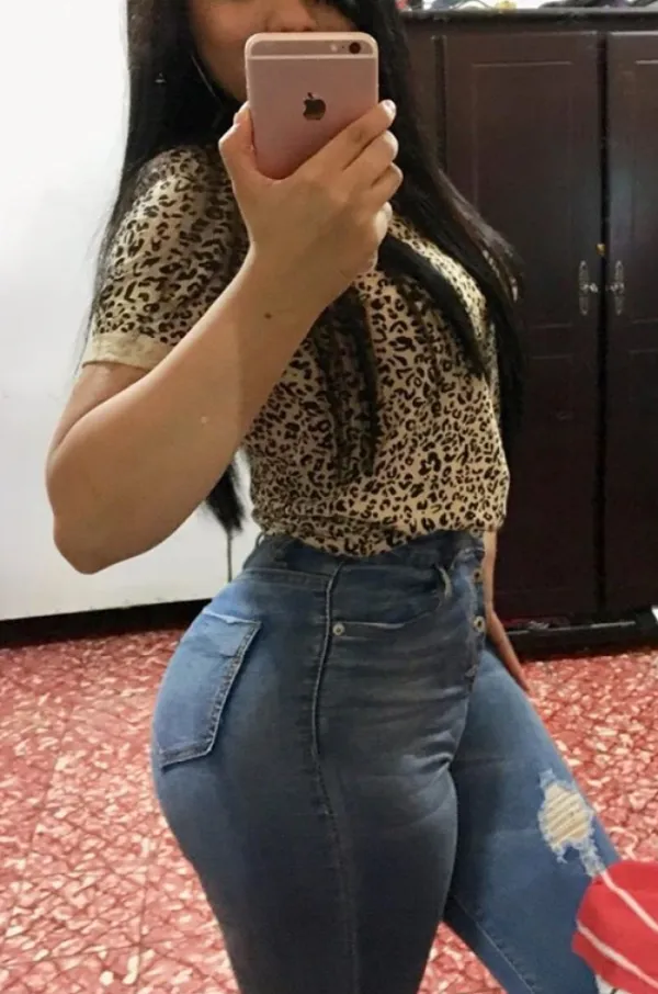 Alejandra Avatar Bg