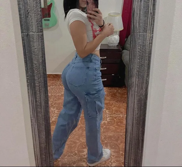 ALEJANDRA Avatar Bg