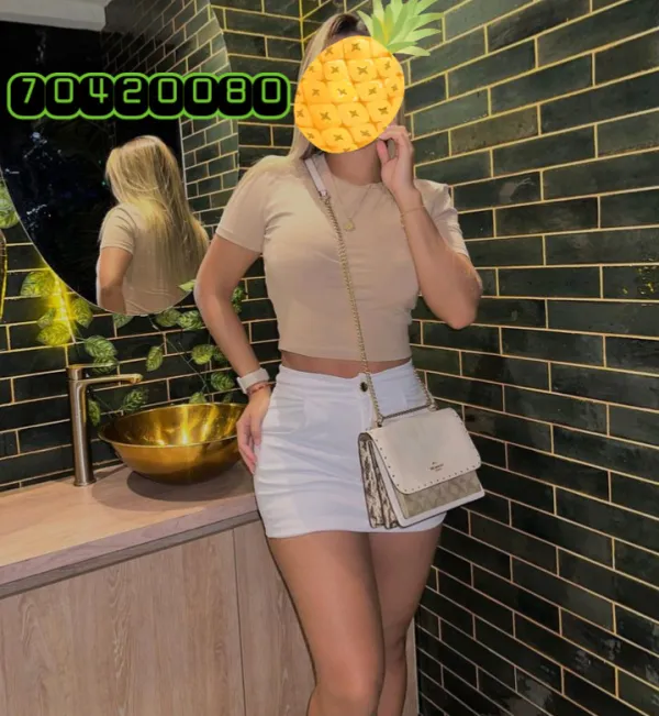 Amber Avatar Bg