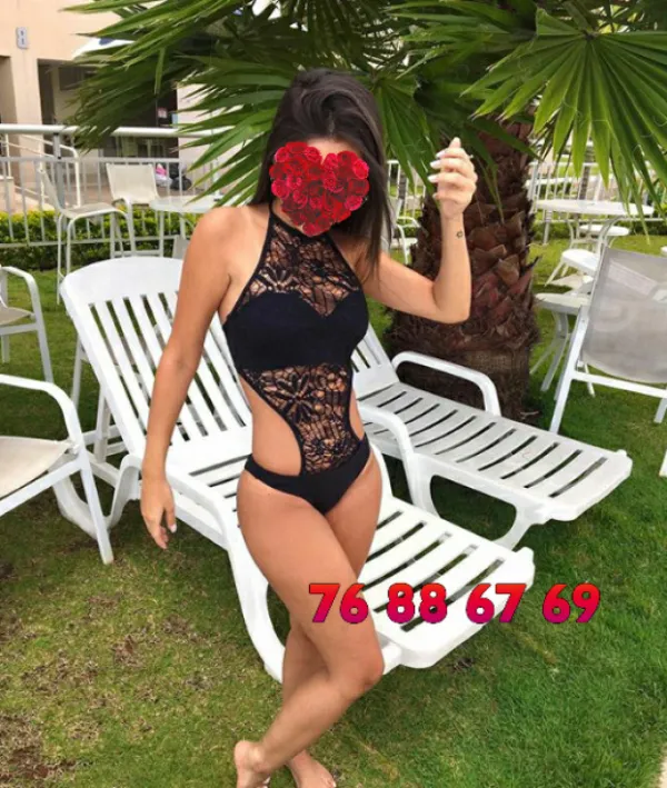 AdrianaG14 Avatar Bg