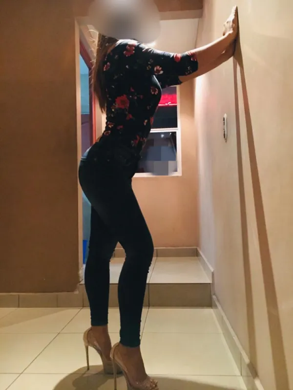 Mía González Avatar Bg