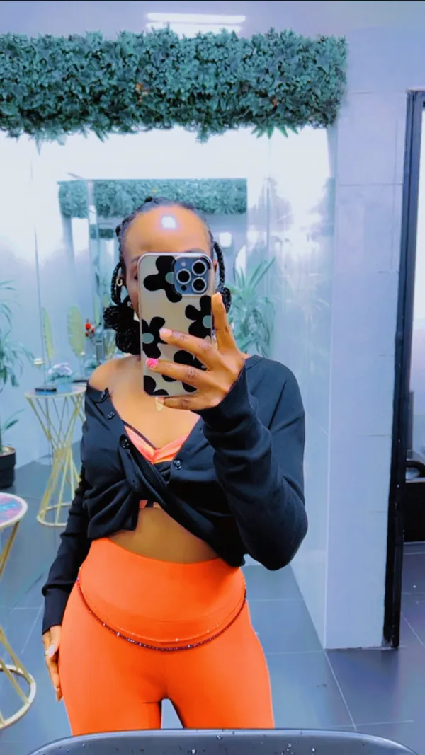 Petite Mandy Avatar Bg