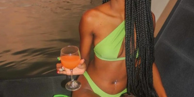 Escorte dîner massage d'une nuit et voyage.