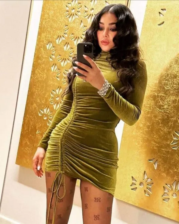 Dina Rooza Avatar Bg