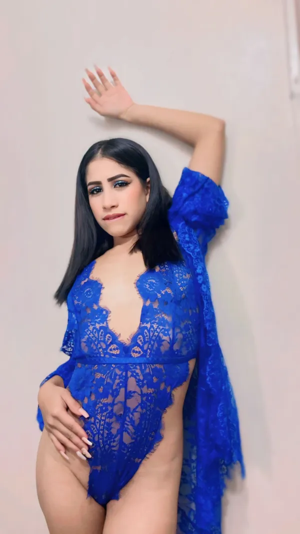 Daniela Avatar Bg