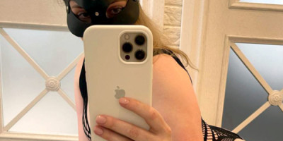 Стройная малышка любит радовать мальчиков своим прекрасным телом