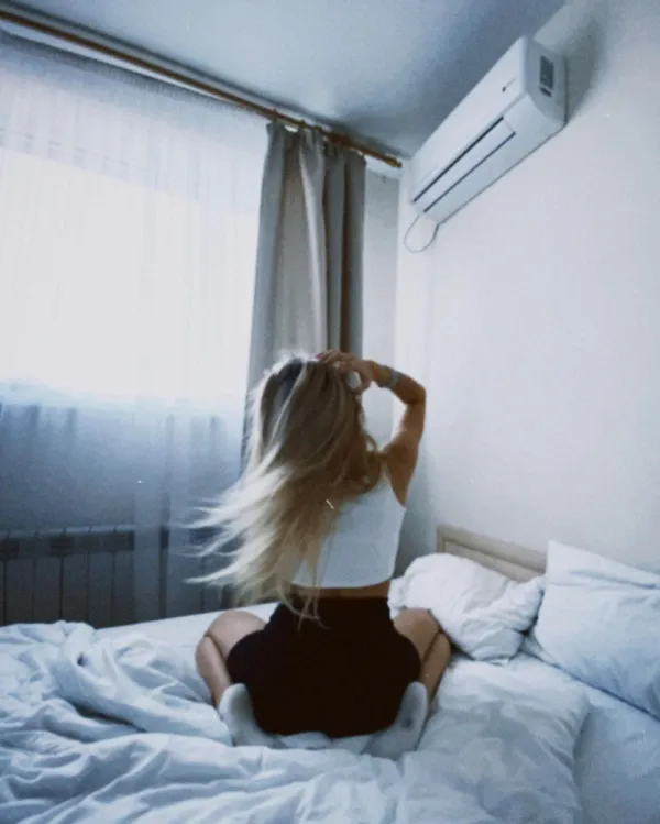 Лена Avatar Bg