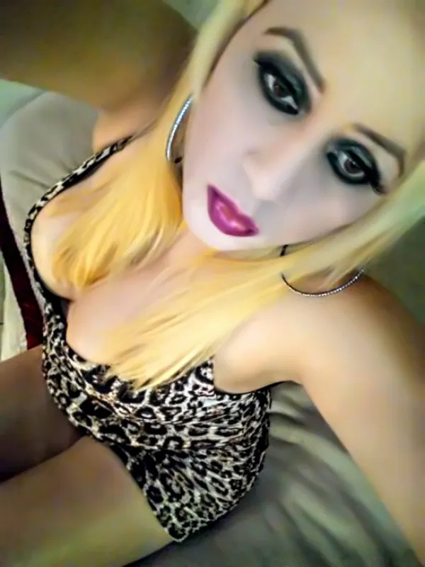 Lola Avatar Bg