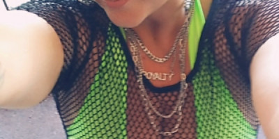Curvy ass white girl ready to slurp you down!