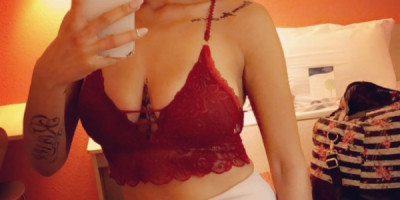 Garden Grove Incalls She's a true beauty ...SHE'S 5'4 WITH LONG SMOOTH MODEL LEG