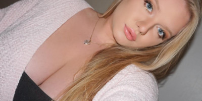 Curvy Blonde Princess Your curvy blonde princess has arrived! Eliminate the fakes!