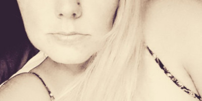Twyllah Starr I'm 5ft4in 145lbs blonde hair and blue eyes. To start I'm r