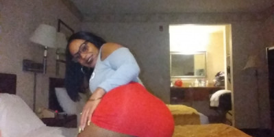 Sweet and Sexy Hi guys I'm Vanessa. Super chill and down to earth . I enjoy