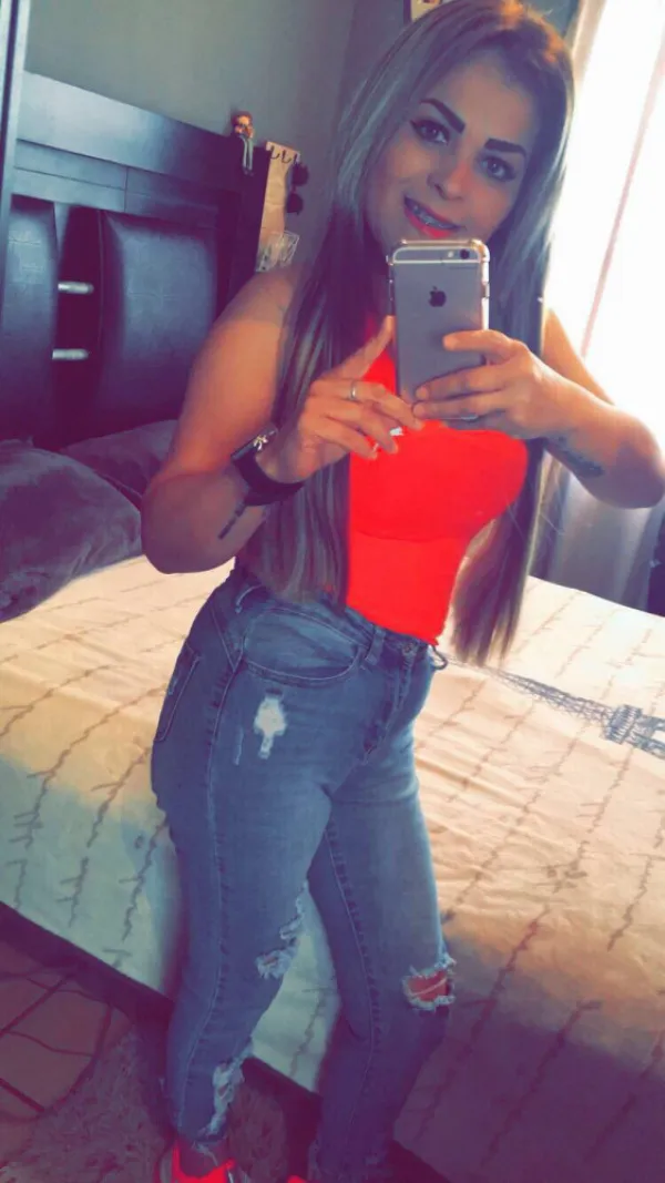 LESLY Avatar Bg