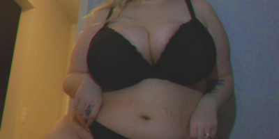 Super Thick Chick in Riverside Hello guys! It's Blayze! I'm a super thick 23 year old whit