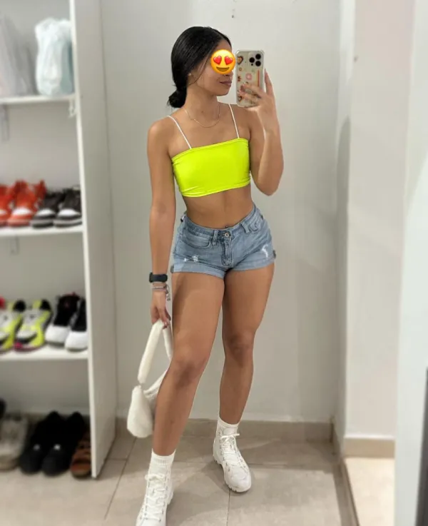 Daniela Avatar Bg