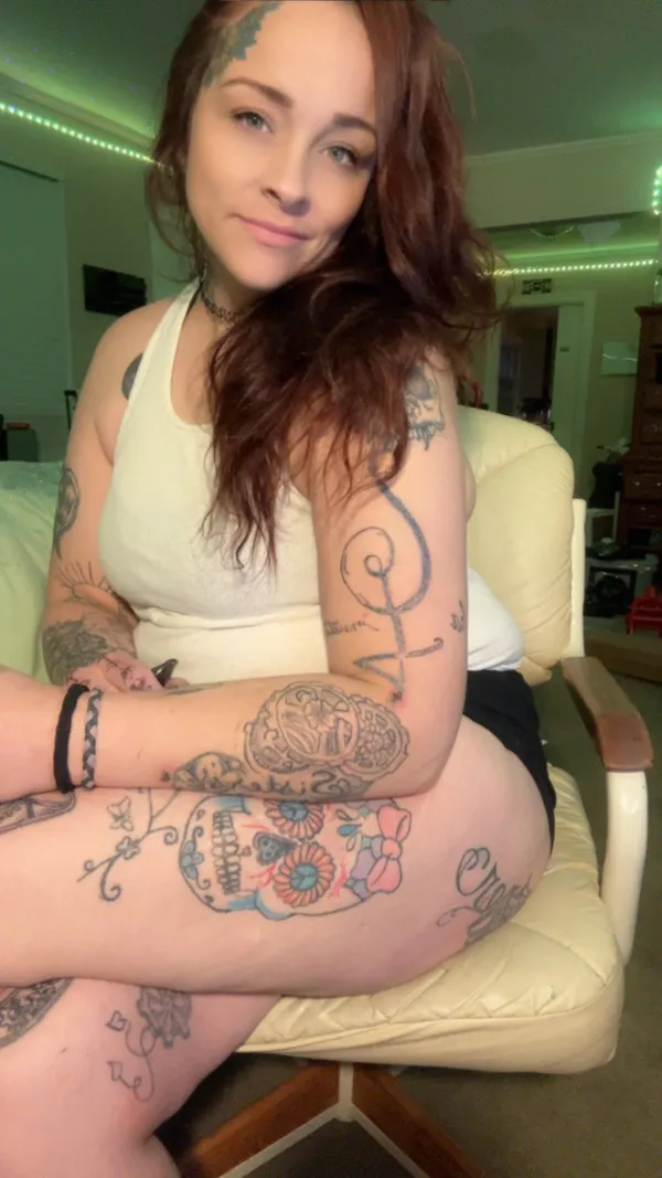 Lauren Avatar Bg