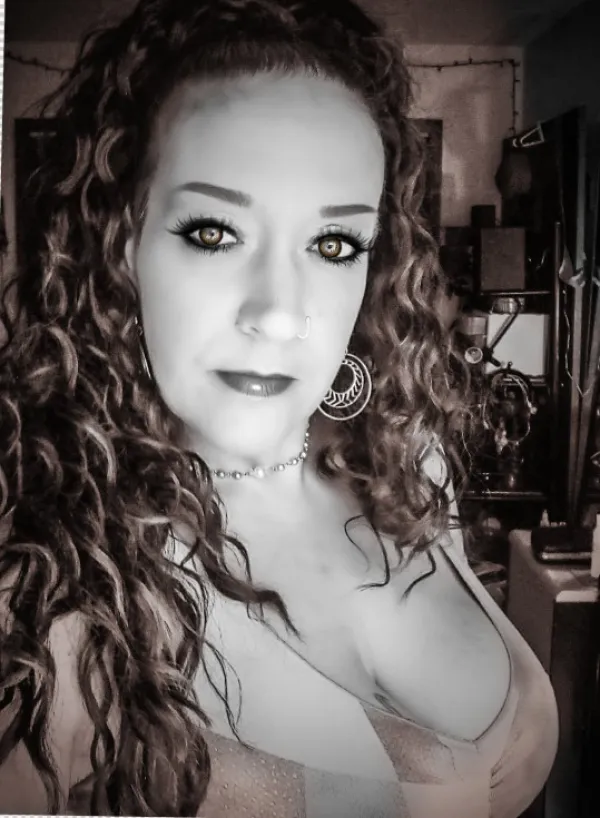 Danni Avatar Bg
