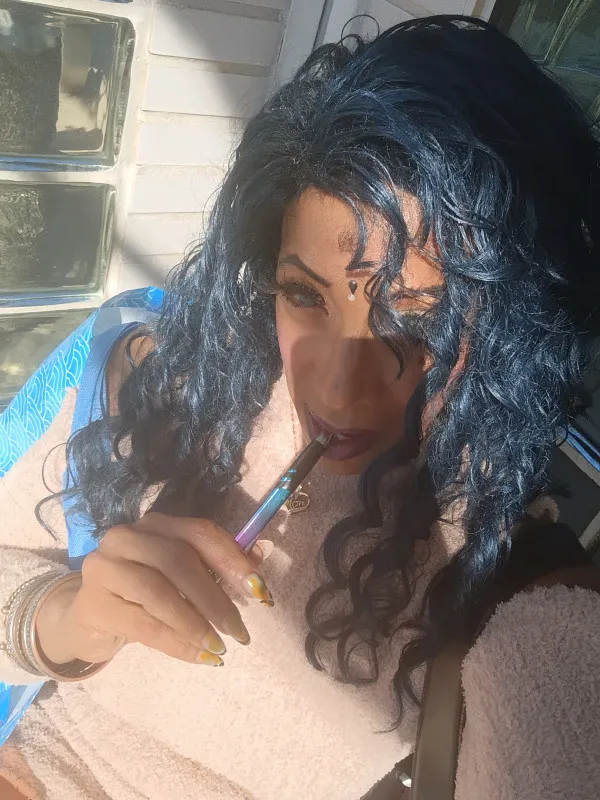 MilfGoldenTwilightVedette Avatar Bg