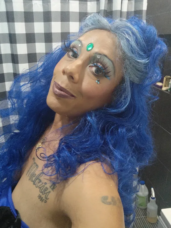 MilfGoldenTwilightVedette Avatar Bg