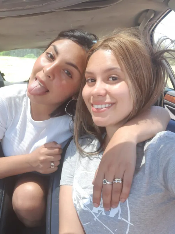 Romina Y Belen Avatar Bg