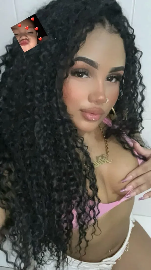 Mónica Avatar Bg