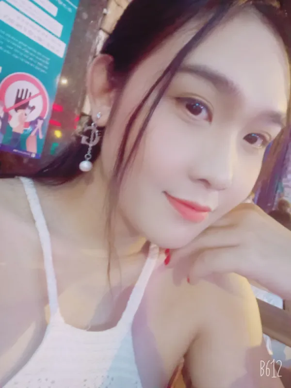 Vũ Nhi Avatar Bg