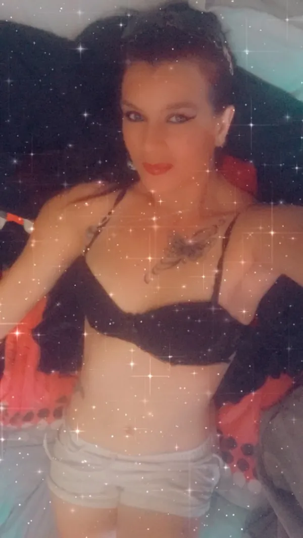 Christina Avatar Bg